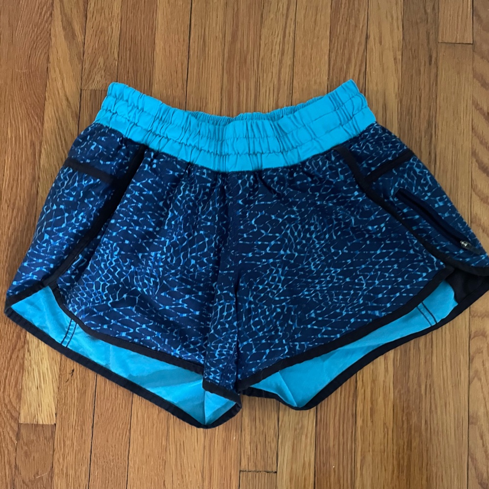 Lululemon Tracker Shorts 5” size 6